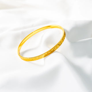 Gold-Plated Hammered Bangle Bracelet – Elegant Minimalist