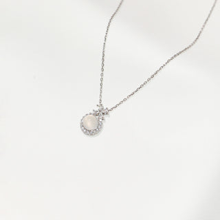 S999 Fine Silver White Cabochon Clover Pendant Necklace