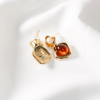 Amber & Pearl Drop Earrings – Elegant Gold Tone Studs