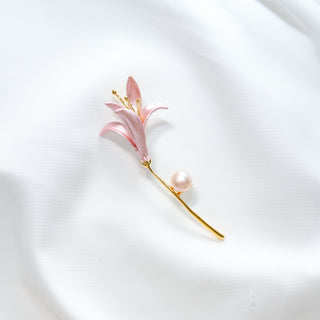 14K Gold Plated Lily Brooch with Freshwater Pearl – Elegant Floral Pin