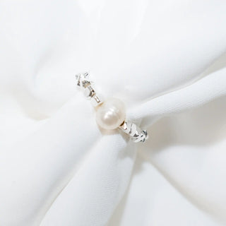 Elegant Freshwater Pearl & Silver Bead Elastic Ring