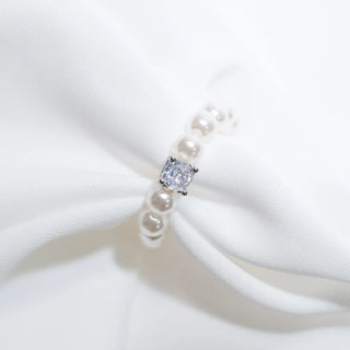 Freshwater Pearl with Cubic Zirconia Center Stretch Ring – White & Grey