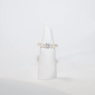 Freshwater Pearl with Cubic Zirconia Center Stretch Ring – White & Grey